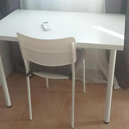 C&blola - Habitacion Independiente Con Bano Privado Y Aire Acondicionado - Minimo 3 Dias Homestay *